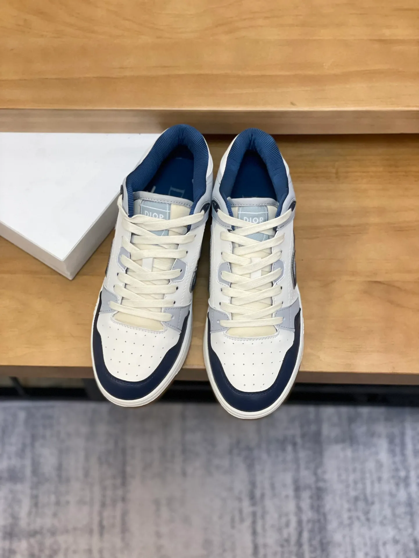 Men's shoes: 💰P440¥ Product trademark: Dior* "Dior*" high-top casual shoes Regular size: 38-44 (can be customized to 45.46) Product materials: Upper imported cowhide stitched with original fabric, breathable lining, original outsole. Number: 1006